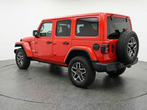 Used 2025 Jeep Wrangler Sahara image 6