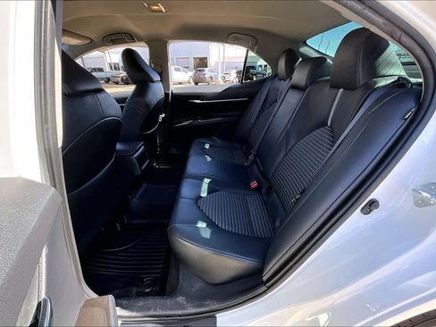 Used 2021 Toyota Camry SE image 19