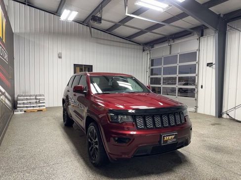 Used 2019 Jeep Grand Cherokee Altitude AWD/4WD image 30
