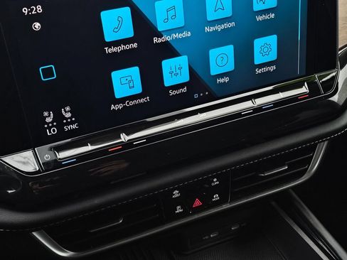 Used 2025 Volkswagen Atlas SE AWD/4WD image 25