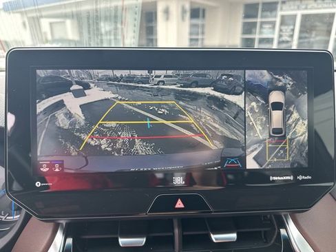 Used 2022 Toyota Venza image 12