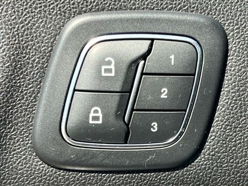 Used 2021 Ford Escape Titanium w/ Titanium Elite Package AWD/4WD image 17