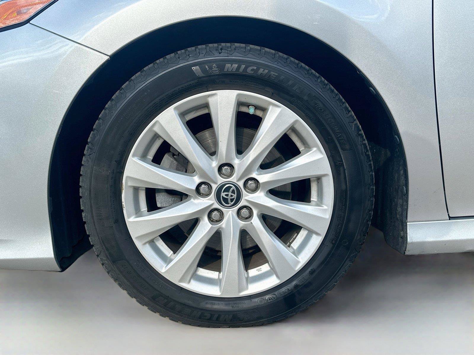 Used 2018 Toyota Camry LE FWD image 28