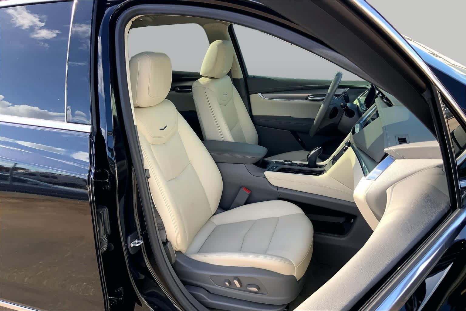 Used 2023 Cadillac XT5 Premium Luxury FWD image 9