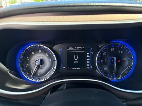 Used 2019 Chrysler Pacifica Touring-L FWD image 20