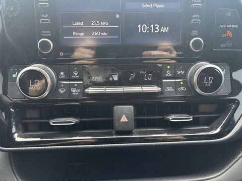 Used 2022 Toyota Highlander XSE FWD image 21