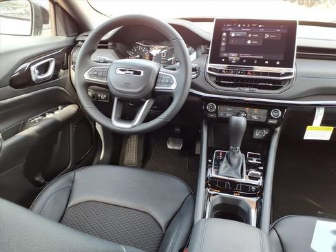 New 2026 Jeep Compass Latitude image 4