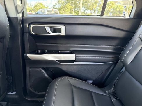 Used 2021 Ford Explorer XLT w/ Equipment Group 202A image 17