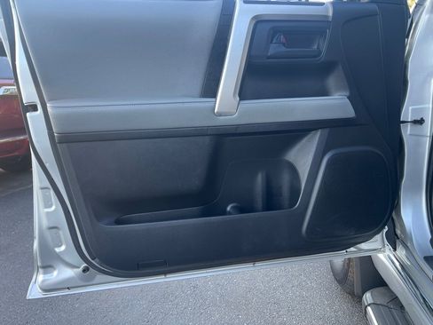 Used 2013 Toyota 4Runner SR5 w/ Convenience Pkg image 10