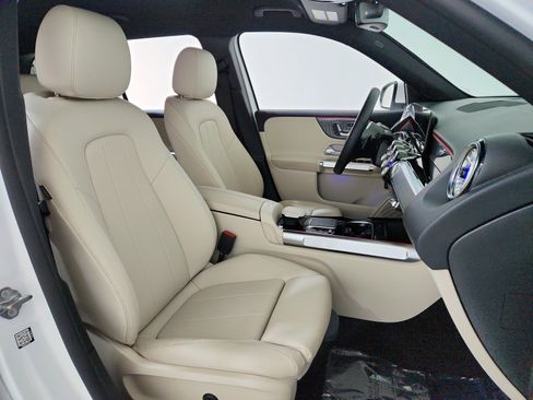 Certified 2023 Mercedes-Benz GLB 250 w/ Premium Package image 23