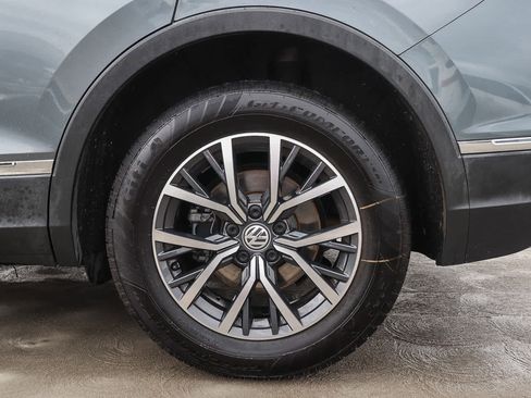 Used 2020 Volkswagen Tiguan SE w/ Panoramic Sunroof Package image 13