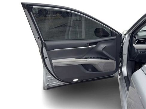 Used 2019 Toyota Camry SE image 10