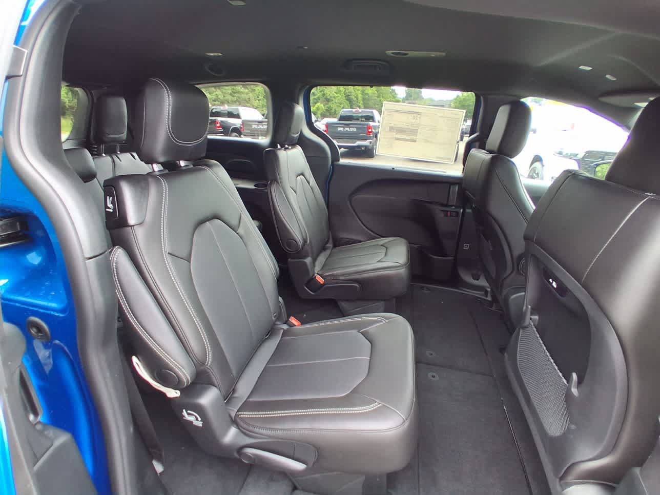 New 2027 Chrysler Pacifica Select AWD/4WD image 15