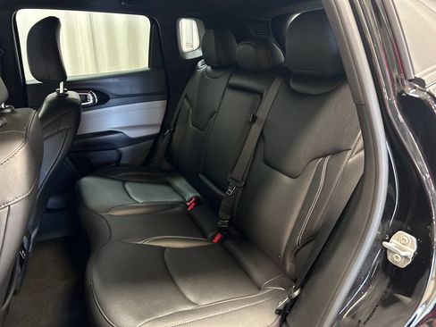 Used 2025 Jeep Compass Limited AWD/4WD image 19