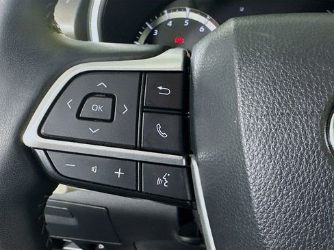 Used 2024 Toyota Highlander XLE image 16