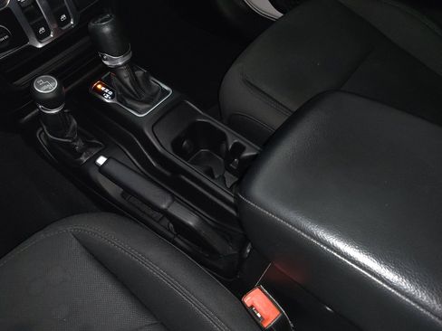Used 2019 Jeep Wrangler Sport AWD/4WD image 26