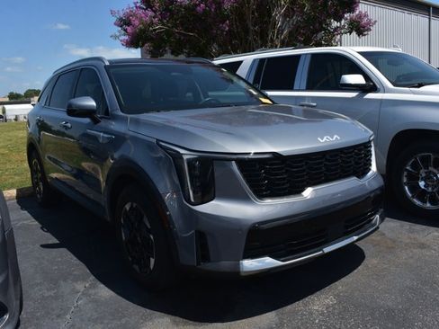 Used 2025 Kia Sorento S w/ Panoramic Sunroof Package FWD image 3