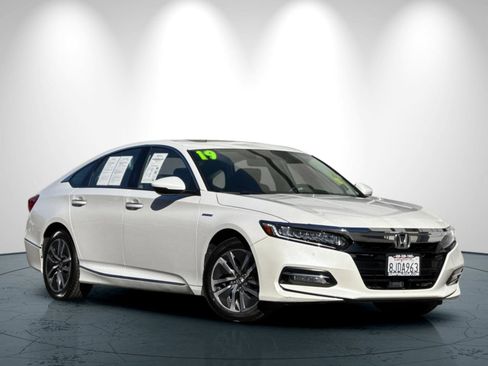 Used 2019 Honda Accord Touring image 2