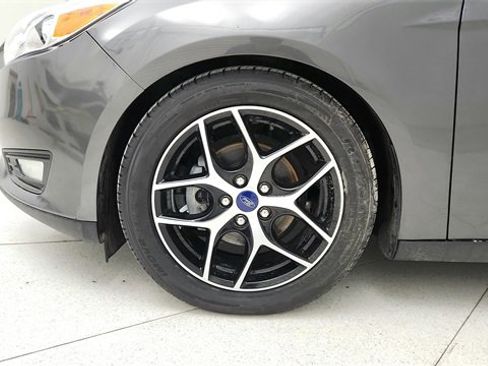 Used 2017 Ford Focus SE image 9