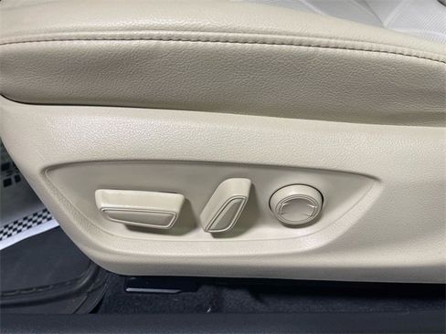 Used 2018 Toyota Camry XLE image 12