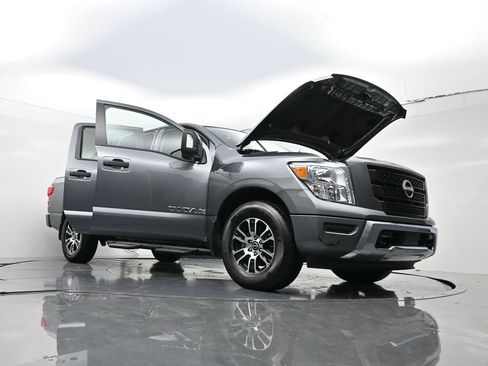 Used 2024 Nissan Titan SV w/ SV Convenience Package image 31