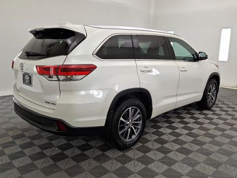 Used 2018 Toyota Highlander XLE AWD/4WD image 17