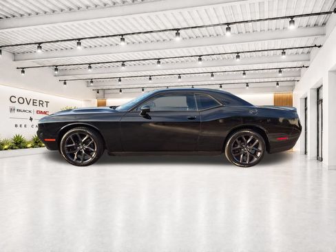 Used 2020 Dodge Challenger SXT w/ Driver Convenience Group RWD image 8