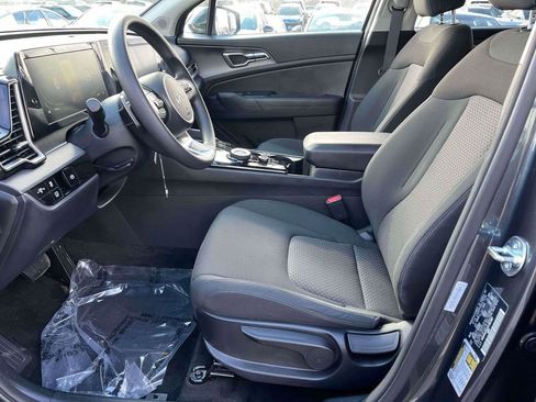 Used 2025 Kia Sportage LX image 15
