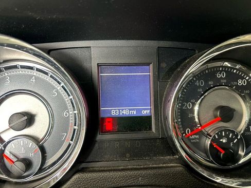 Used 2013 Chrysler Town & Country Touring image 13