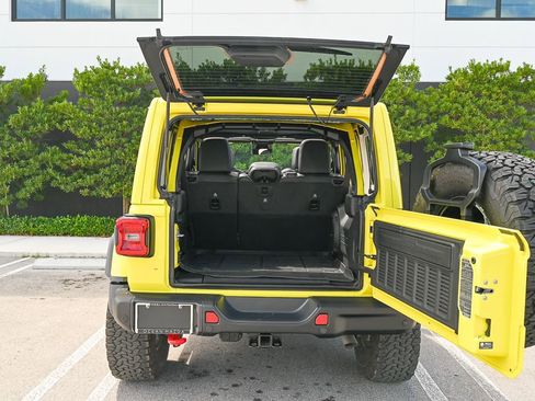 Used 2024 Jeep Wrangler Unlimited Rubicon AWD/4WD image 9