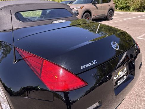 Used 2005 Nissan 350Z Enthusiast w/ (S02) Side Air Bags Pkg RWD image 21