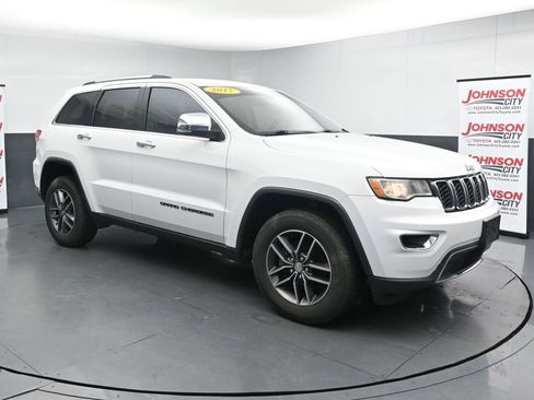 Used 2017 Jeep Grand Cherokee Limited AWD/4WD image 2