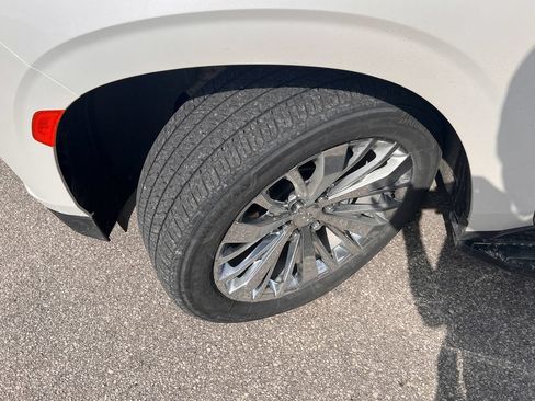 Used 2021 Chevrolet Suburban Premier AWD/4WD image 38