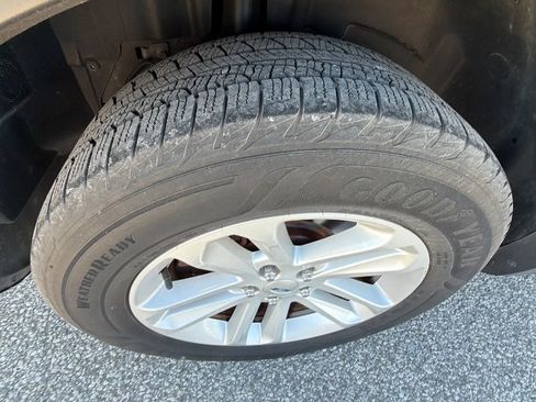 Used 2016 Ford Explorer XLT FWD image 13
