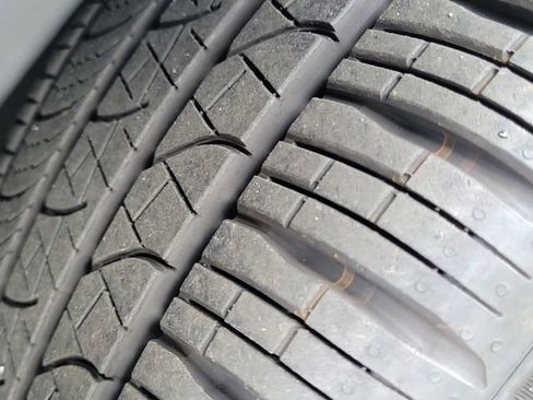 Used 2025 Ford Explorer ST-Line w/ Premium Package image 28