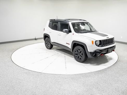 Used 2018 Jeep Renegade Trailhawk w/ Cold Weather Group II AWD/4WD image 28