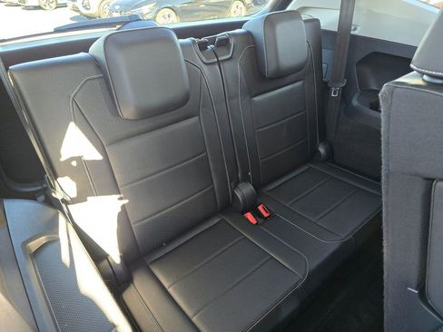 Used 2021 Volkswagen Tiguan SE FWD image 13
