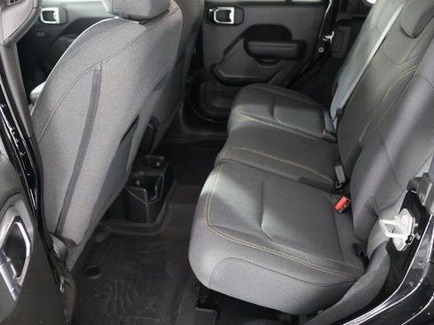 Used 2025 Jeep Wrangler Willys image 19