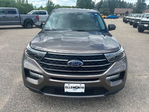 Used 2021 Ford Explorer XLT w/ Equipment Group 202A AWD/4WD image 2