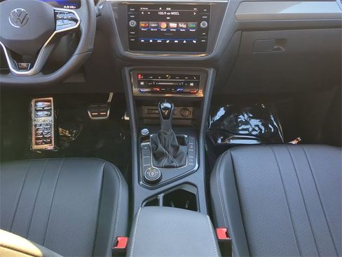 Certified 2024 Volkswagen Tiguan SE R-Line image 15