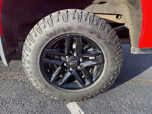 Used 2019 Chevrolet Silverado 1500 LT Trail Boss image 13