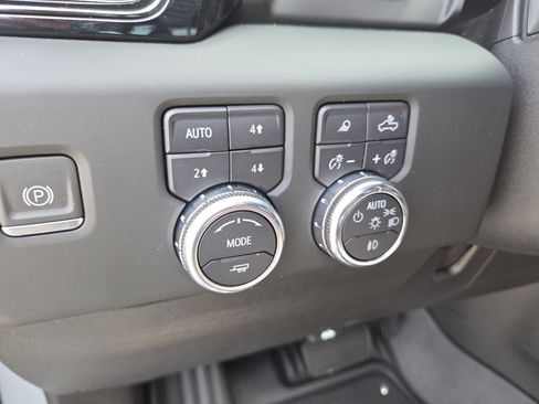 Used 2024 GMC Sierra 2500 AT4 w/ AT4 Premium Plus Package AWD/4WD image 6