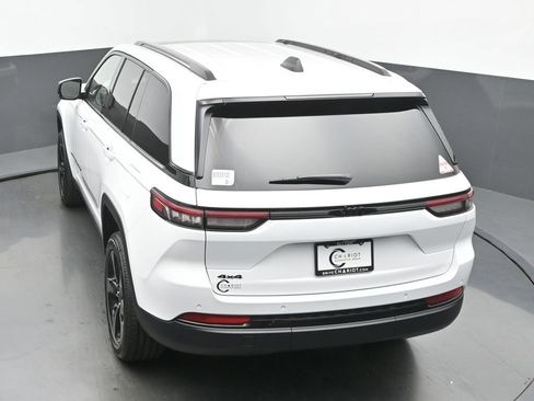 New 2025 Jeep Grand Cherokee Altitude image 41