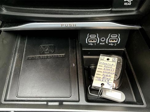 Used 2022 Chrysler Pacifica Limited w/ Uconnect Theater Family Group image 15