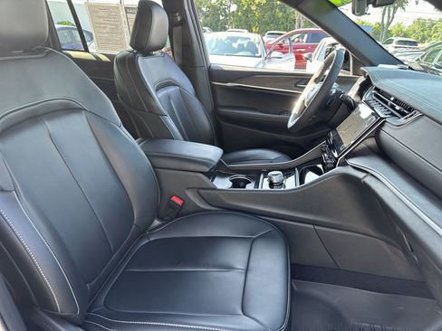 Used 2025 Jeep Grand Cherokee Limited RWD image 13