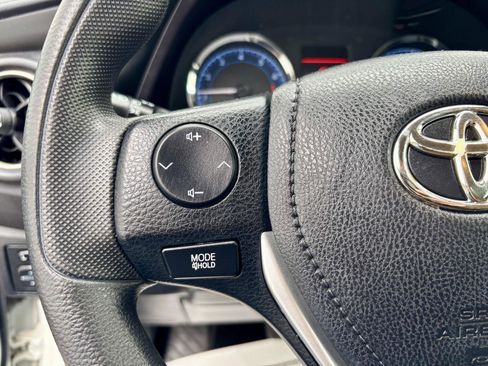 Used 2017 Toyota Corolla LE FWD image 18