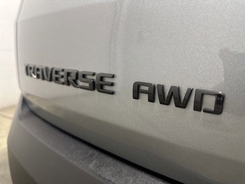 Used 2023 Chevrolet Traverse RS image 40