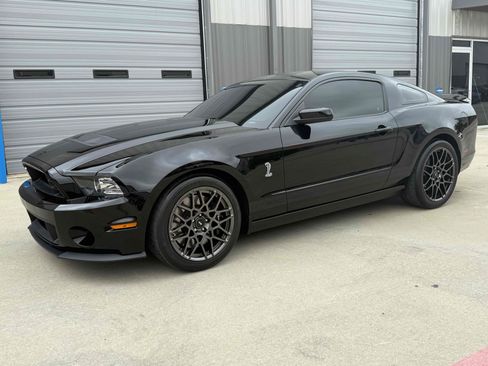 Used 2014 Ford Mustang Shelby GT500 w/ Equipment Group 821A RWD image 23