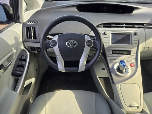 Used 2013 Toyota Prius Five image 12