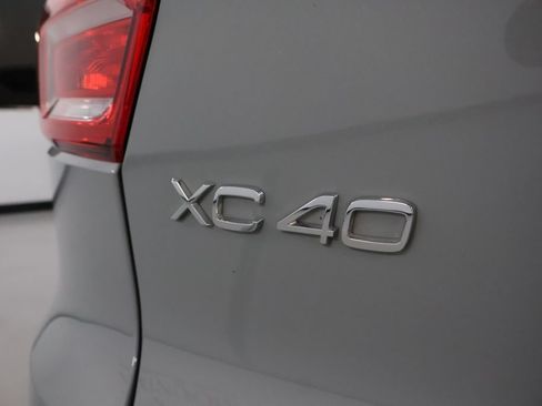 Used 2024 Volvo XC40 B5 Plus AWD/4WD image 10
